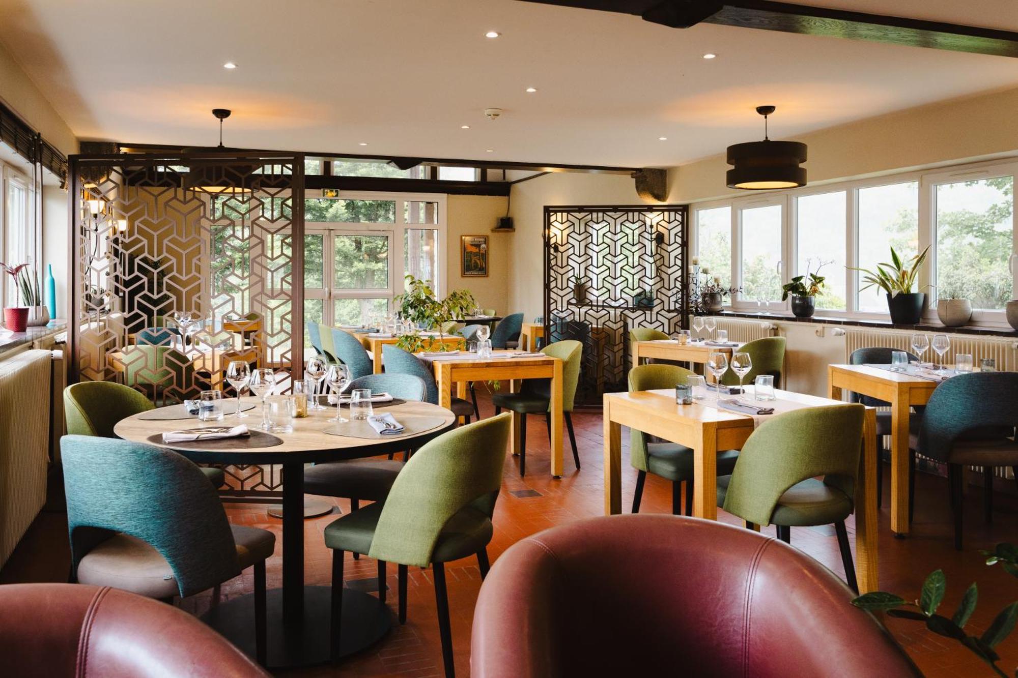 Logis Hotel Le Relais De La Poste Restaurant Le Fil Du Temps Thury-Harcourt-le-Hom Exterior foto